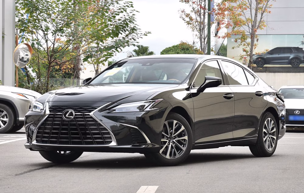 Lexus ES300h 2025
