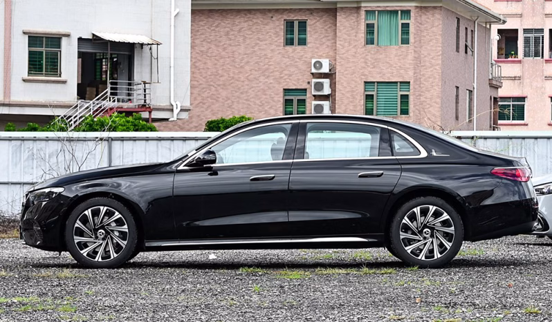 
								Mercedes-Benz E300L 2025 full									