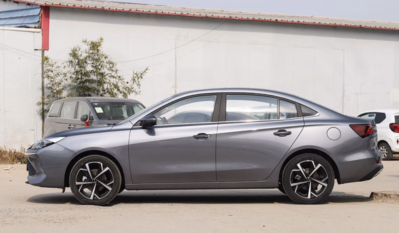 
								Roewe i5 2024 full									