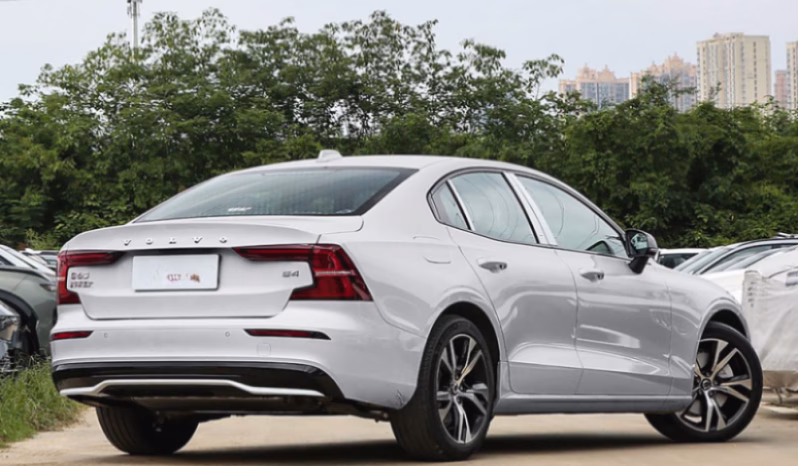 
								Volvo S60 B4 2025 full									
