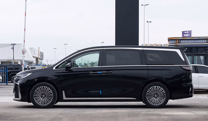 
								Voyah Dreamer PHEV 2025 full									