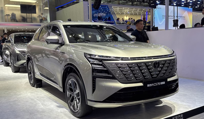 Fourth-generation Changan CS75 Plus SUV at Auto Guangzhou
