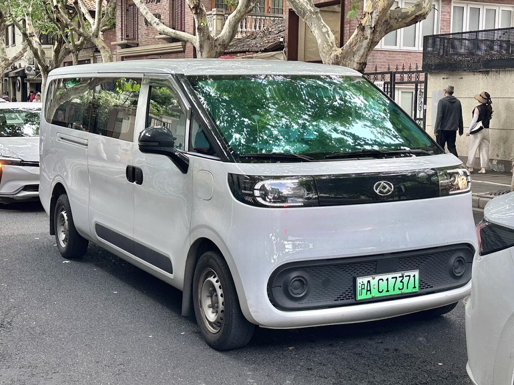 Maxus Dana V1 electric van