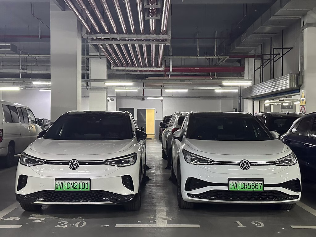 Volkswagen ID.4 Crozz at left and ID.4 X at right