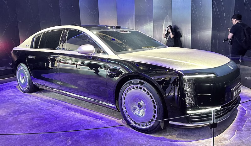 Maextro S800 luxury sedan