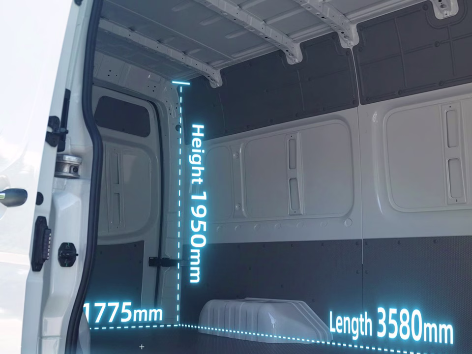 Foton TOANO high-roof cargo interior reference